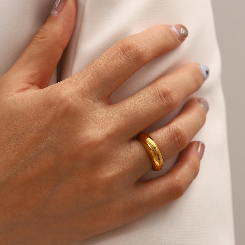 Curved Essence Ring