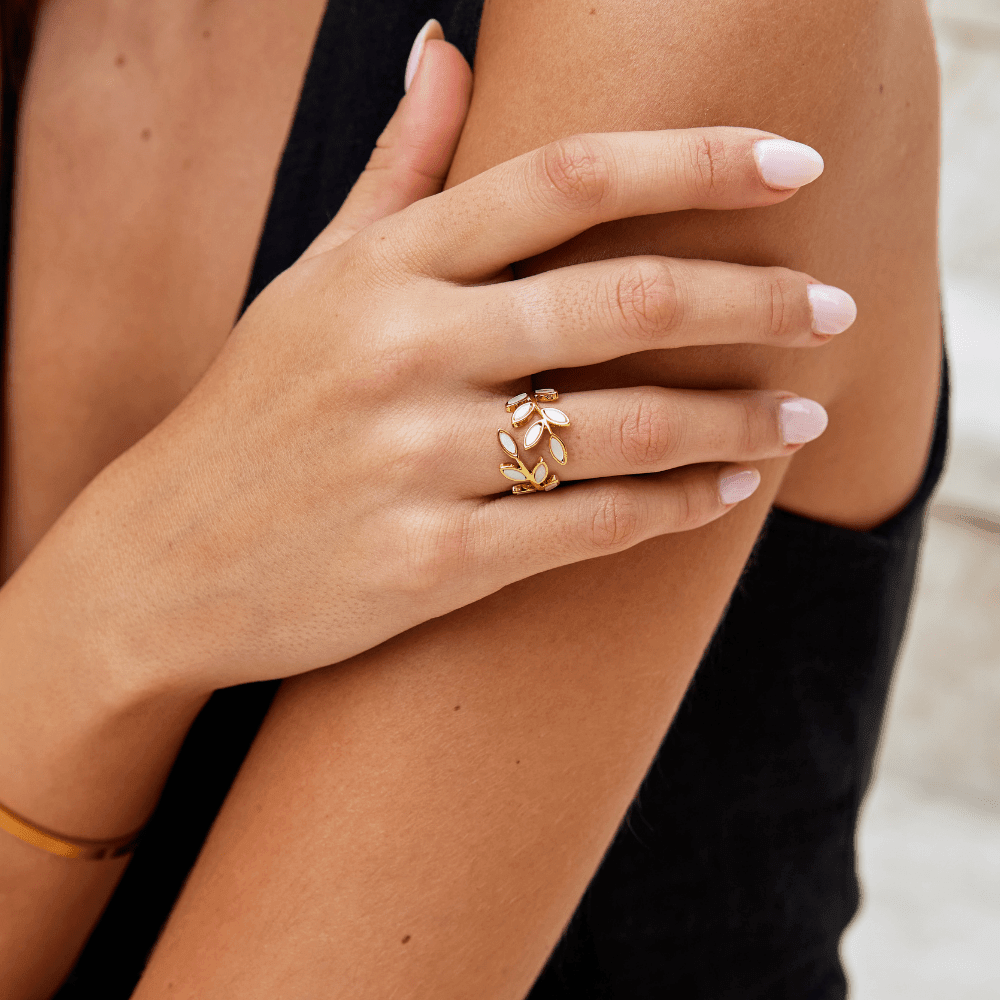 Willow Leaf Ring – 18K Gold, Waterproof & Hypoallergenic
