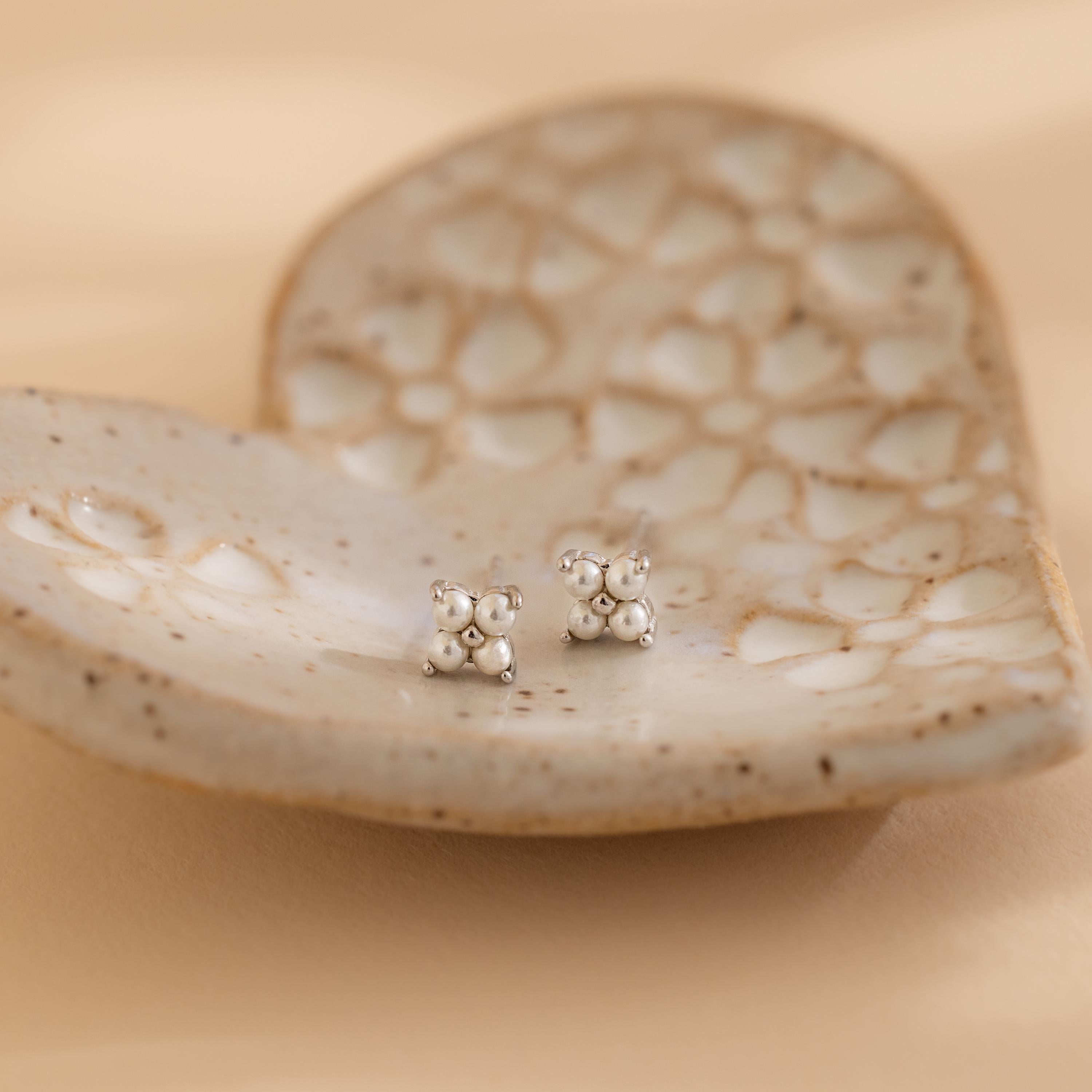 Nova Pearl Studs Earrings – 18K Gold, Waterproof & Hypoallergenic