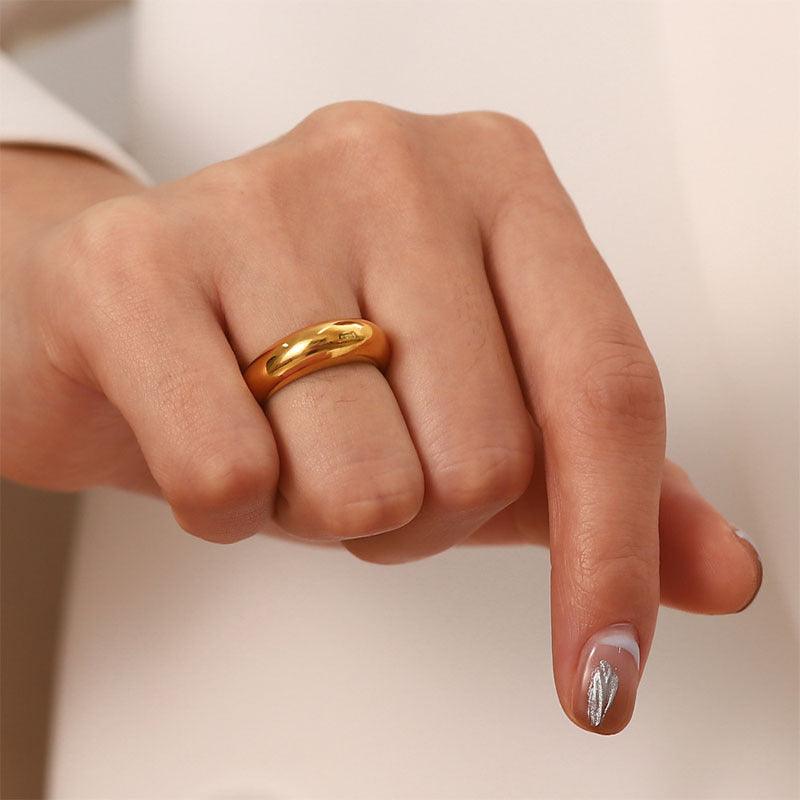 Curved Essence Ring