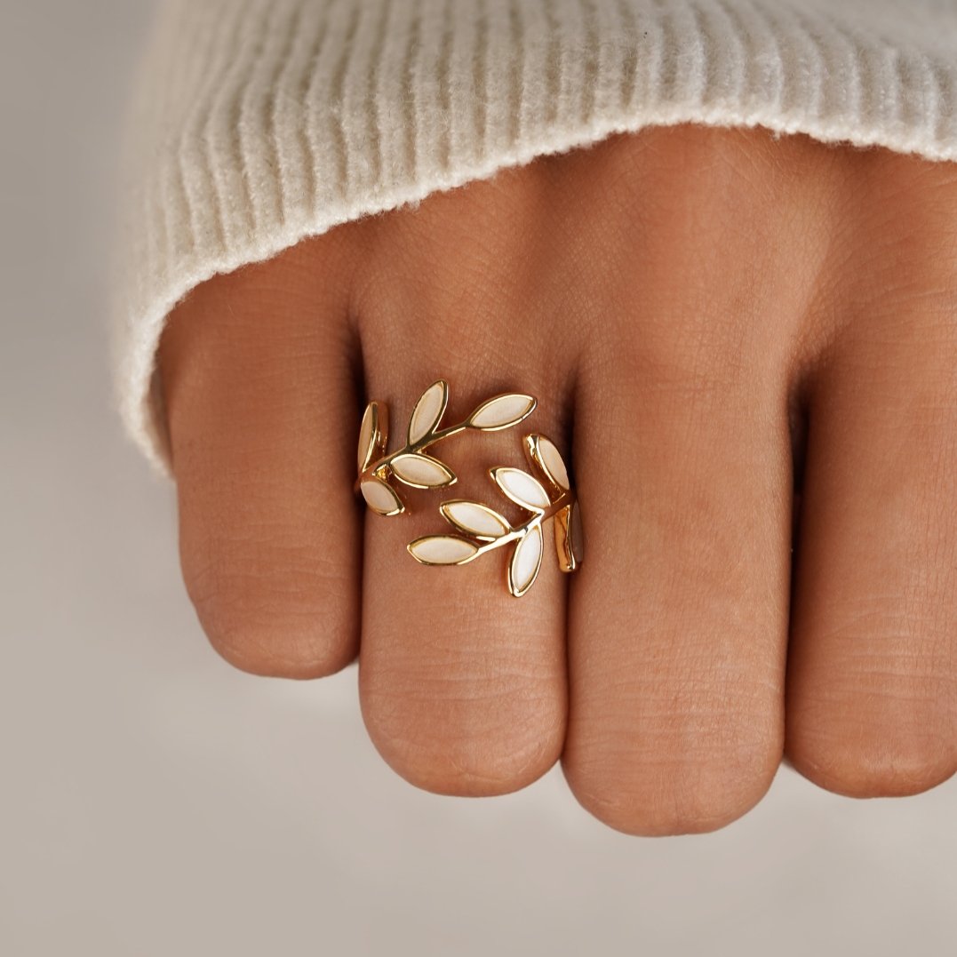 Willow Leaf Ring – 18K Gold, Waterproof & Hypoallergenic