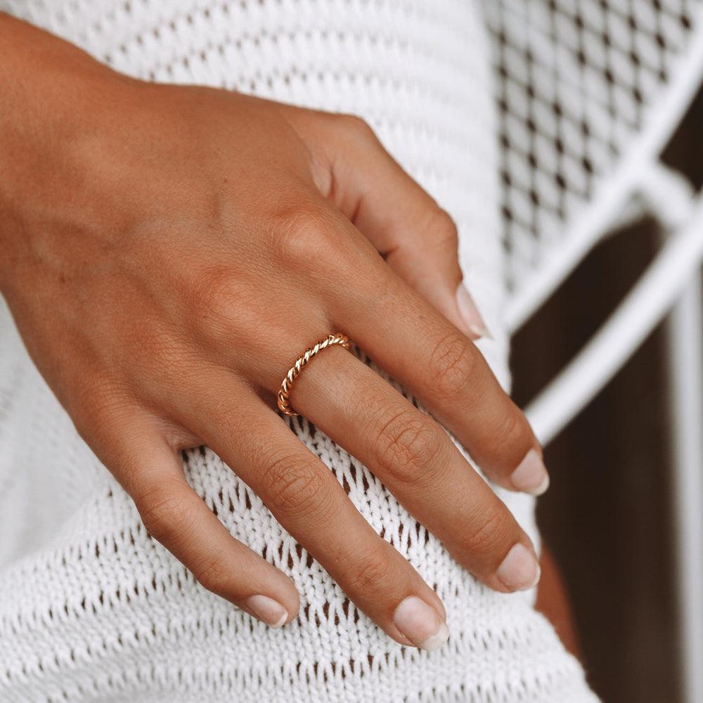 Eternal Twist Ring