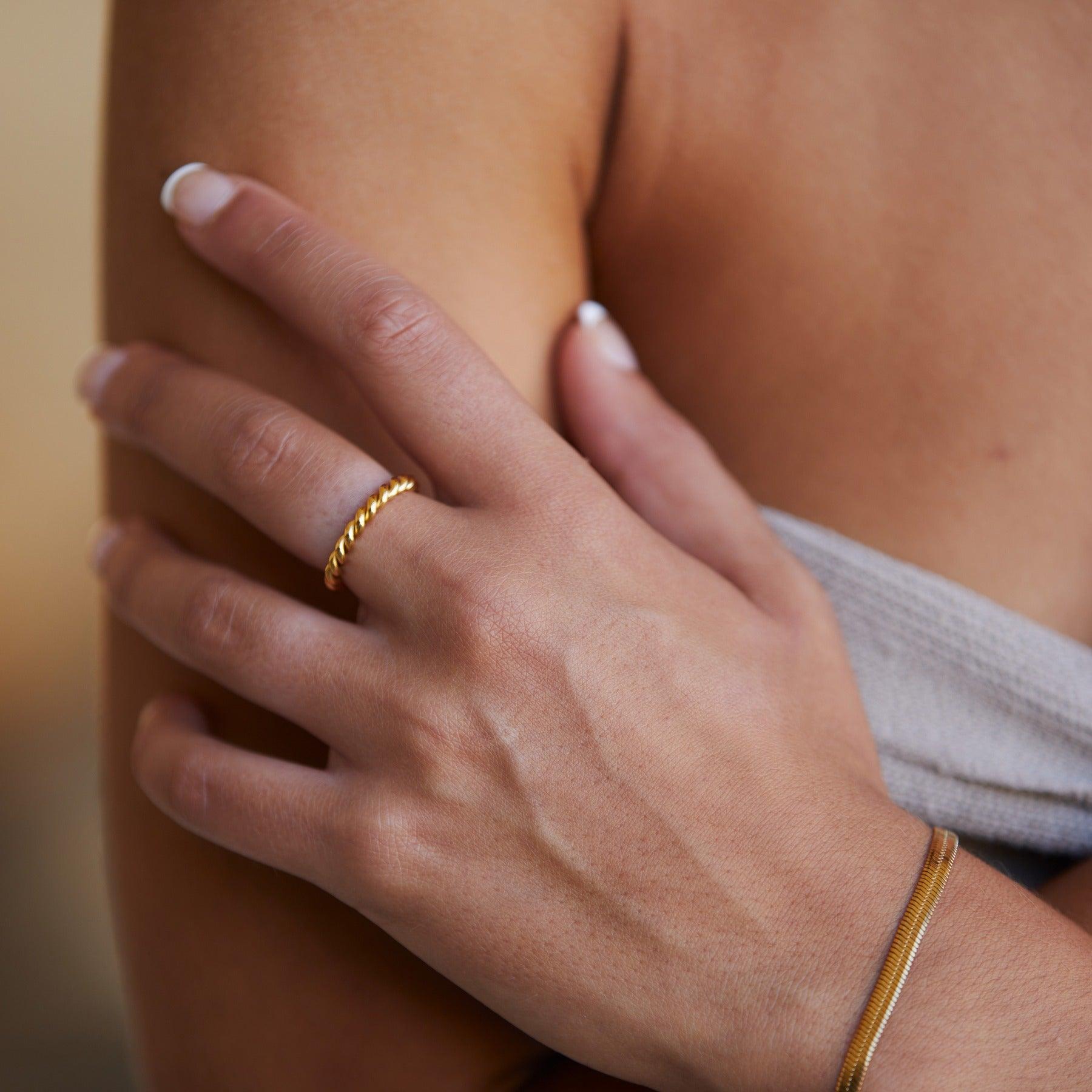 Eternal Twist Ring