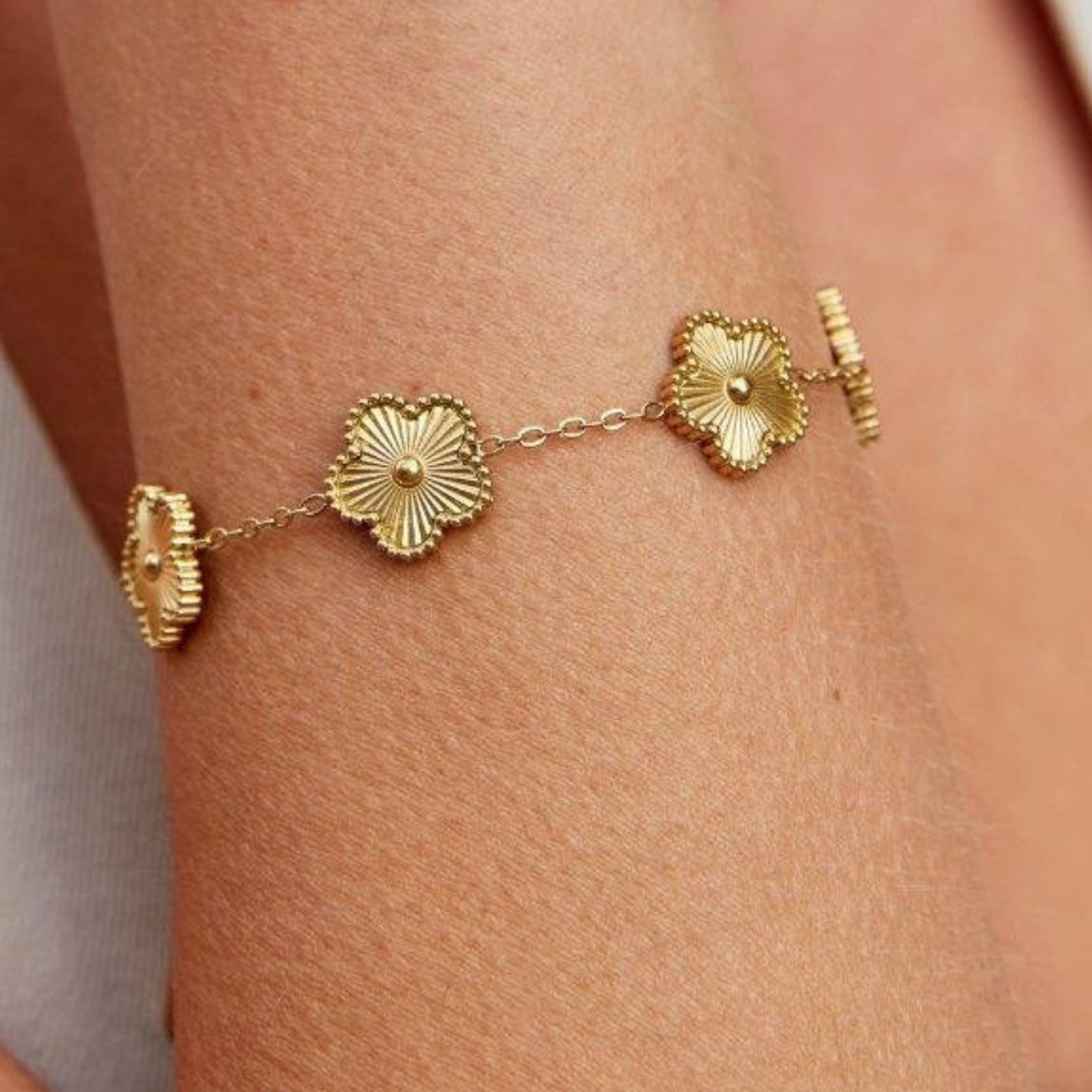 Pure Blossom Bracelet – 18K Gold Waterproof Minimalist Jewelry