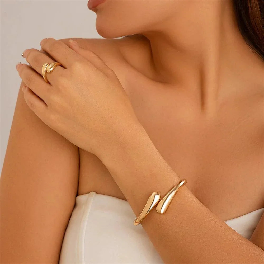 Dewdrop Ring – 18K Gold, Waterproof & Hypoallergenic