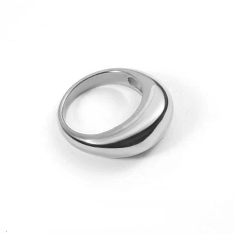 Curved Essence Ring